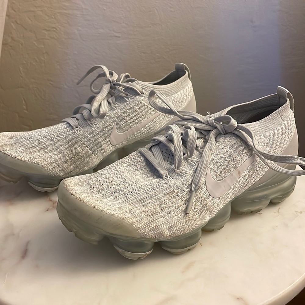 Nike Air VaporMax Flyknit shoes. Size 9
